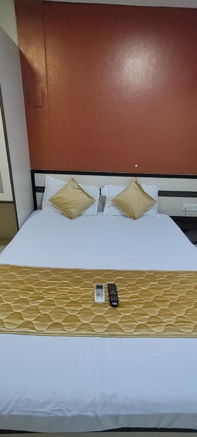 Hotel Minerva Residency - Near Grant Road Railway Station Мумбаї Екстер'єр фото