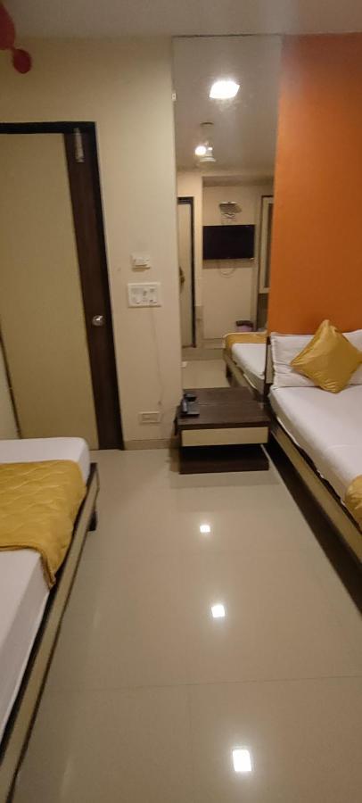 Hotel Minerva Residency - Near Grant Road Railway Station Мумбаї Екстер'єр фото