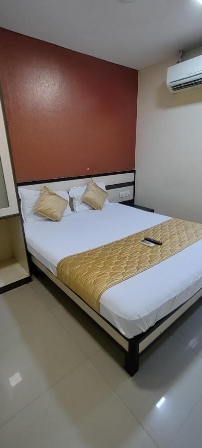 Hotel Minerva Residency - Near Grant Road Railway Station Мумбаї Екстер'єр фото