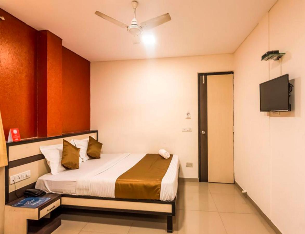 Hotel Minerva Residency - Near Grant Road Railway Station Мумбаї Екстер'єр фото